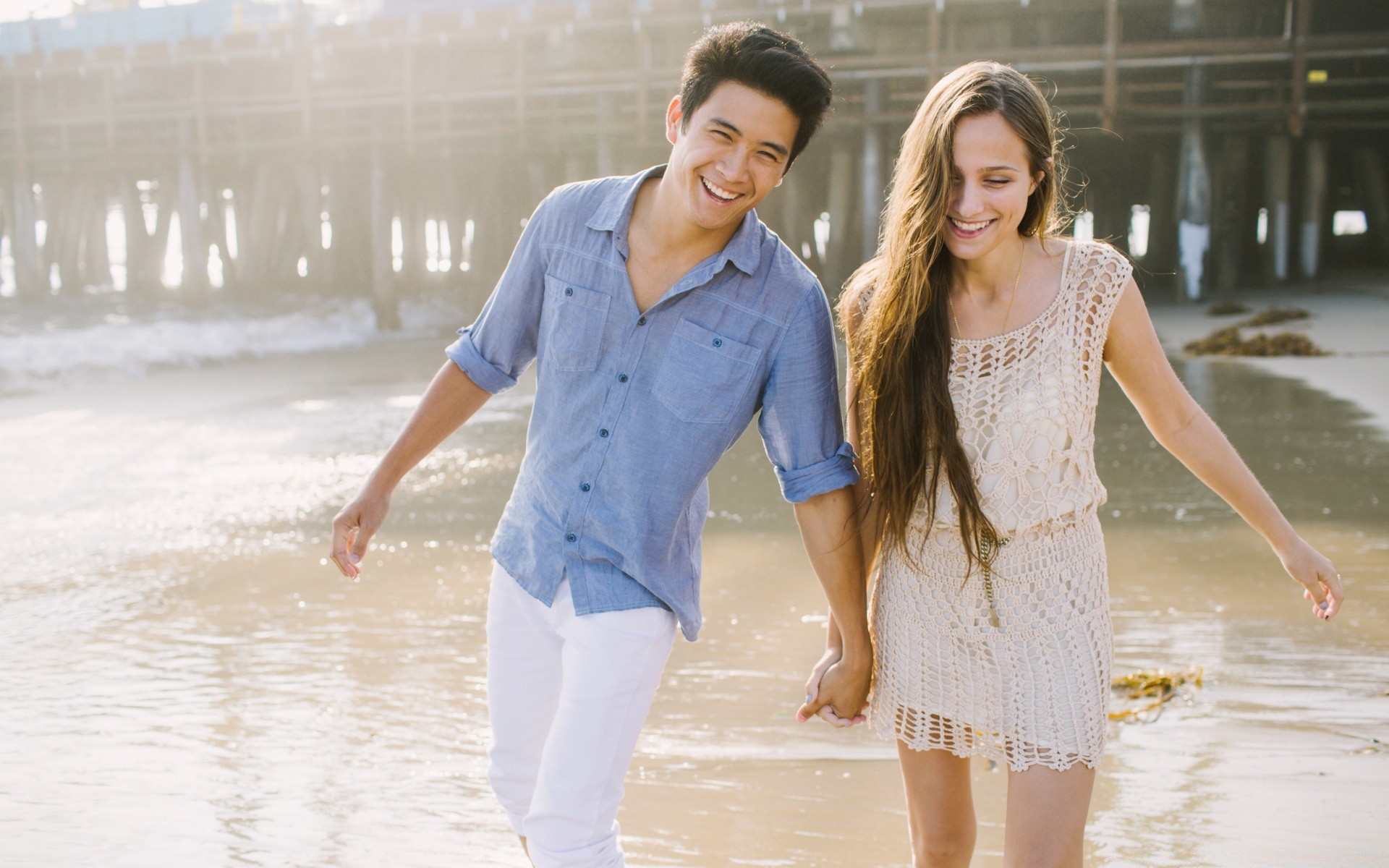 corações mulher verão água ao ar livre união férias prazer prazeres praia amor areia moda bom tempo romance viajar alegria natureza férias relaxamento amizade