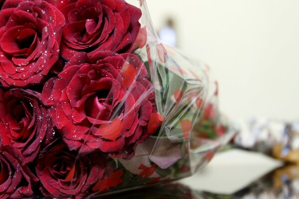 Bouquet de roses meilleur cadeau pour la mariée