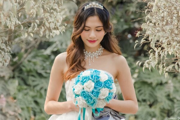 Jeune fille mariée bouquet jardin