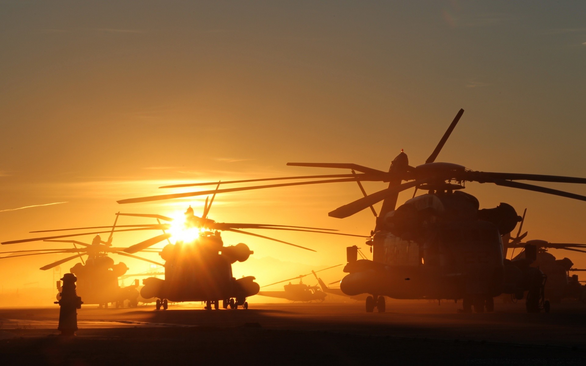 luftfahrt flugzeug militär hubschrauber flugzeug auto transportsystem krieg armee flughafen sonnenuntergang industrie luftwaffe waffe luft maschine hintergrundbeleuchtung himmel marine silhouette