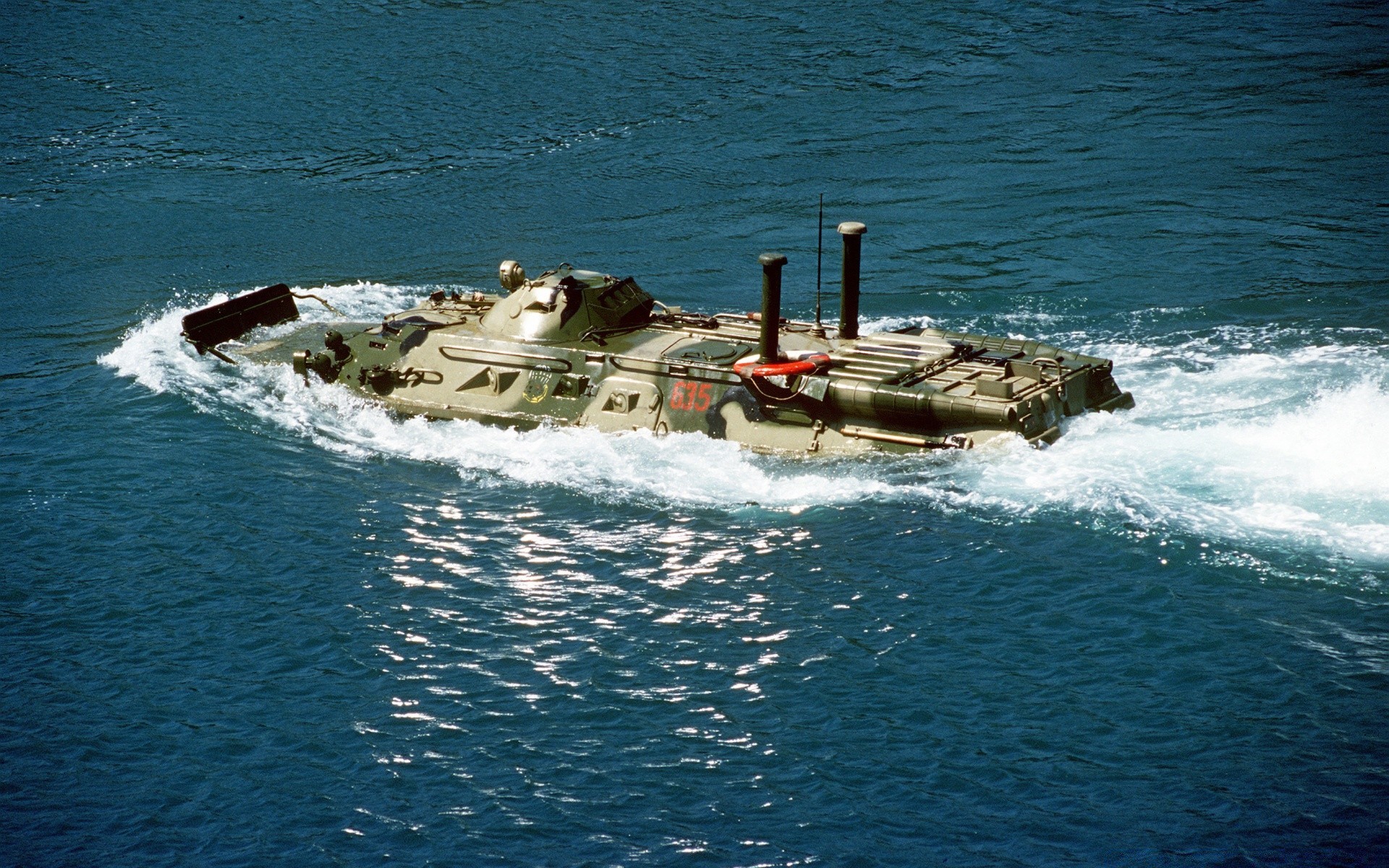 armas y ejército agua embarcaciones coche sistema de transporte mar océano barco deportes acuáticos motobike ola ocio barco mar acción