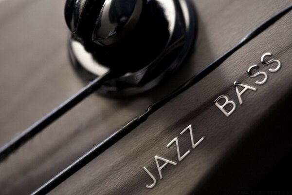 Inschrift Jazz Bass drinnen