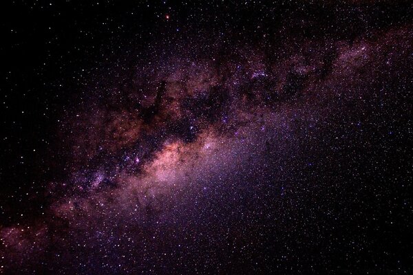 Galaxie avec des étoiles et des constellations dans le brouillard