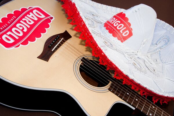 Guitare avec logo et chapeau blanc