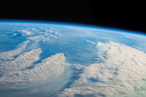 从外太空看地球