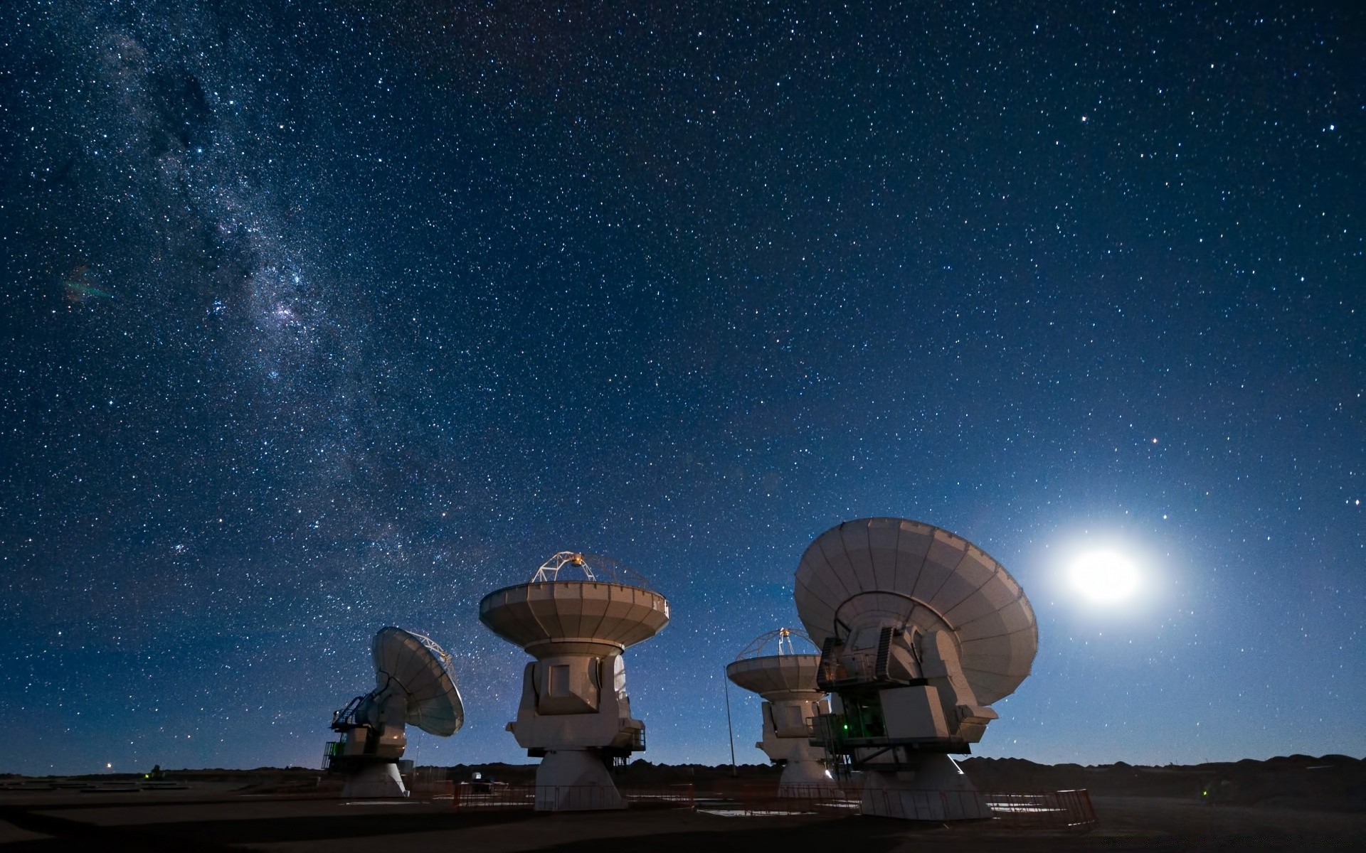 statki kosmiczne astronomia księżyc obserwatorium teleskop satelita eksploracja niebo przestrzeń nauka planety statek kosmiczny galaktyka podróże istota pozaziemska słońce na zewnątrz kuliste światło światło dzienne