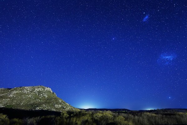 Estrellas encantadoras en la noche