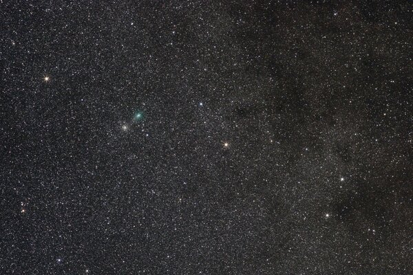 Cielo negro lleno de estrellas