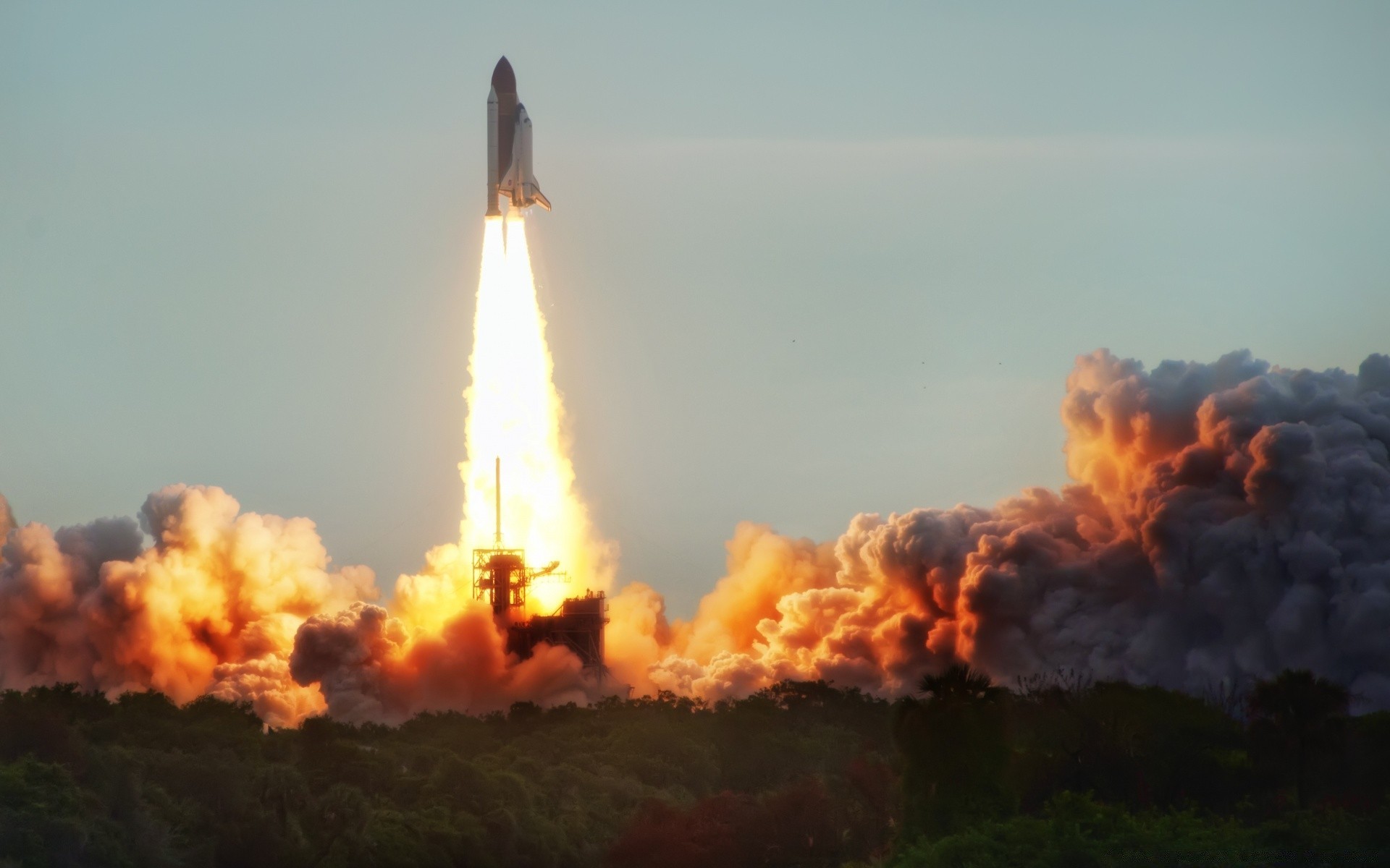 宇宙飞船 烟雾 火焰 灾难 宇宙飞船