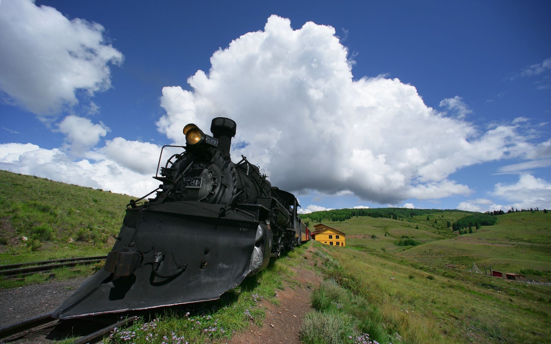 train paysage ciel militaire en plein air voiture guerre voyage