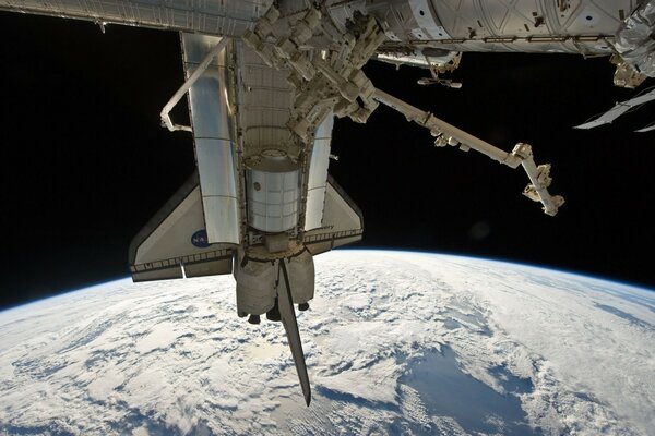 Vista da terra por satélite com nuvens