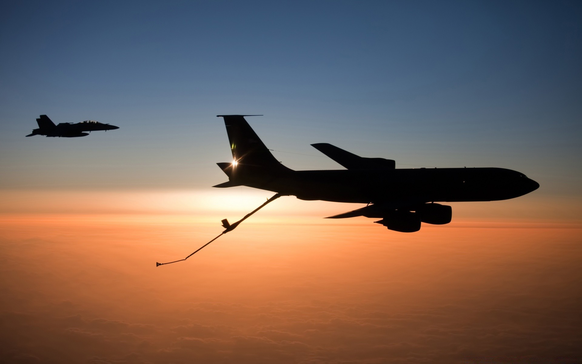 航空 飞机 飞机 飞行 机场 日落 飞机 天空 军事 运输系统 剪影 旅行 汽车 飞行 黎明 傍晚 空军 机翼 空气