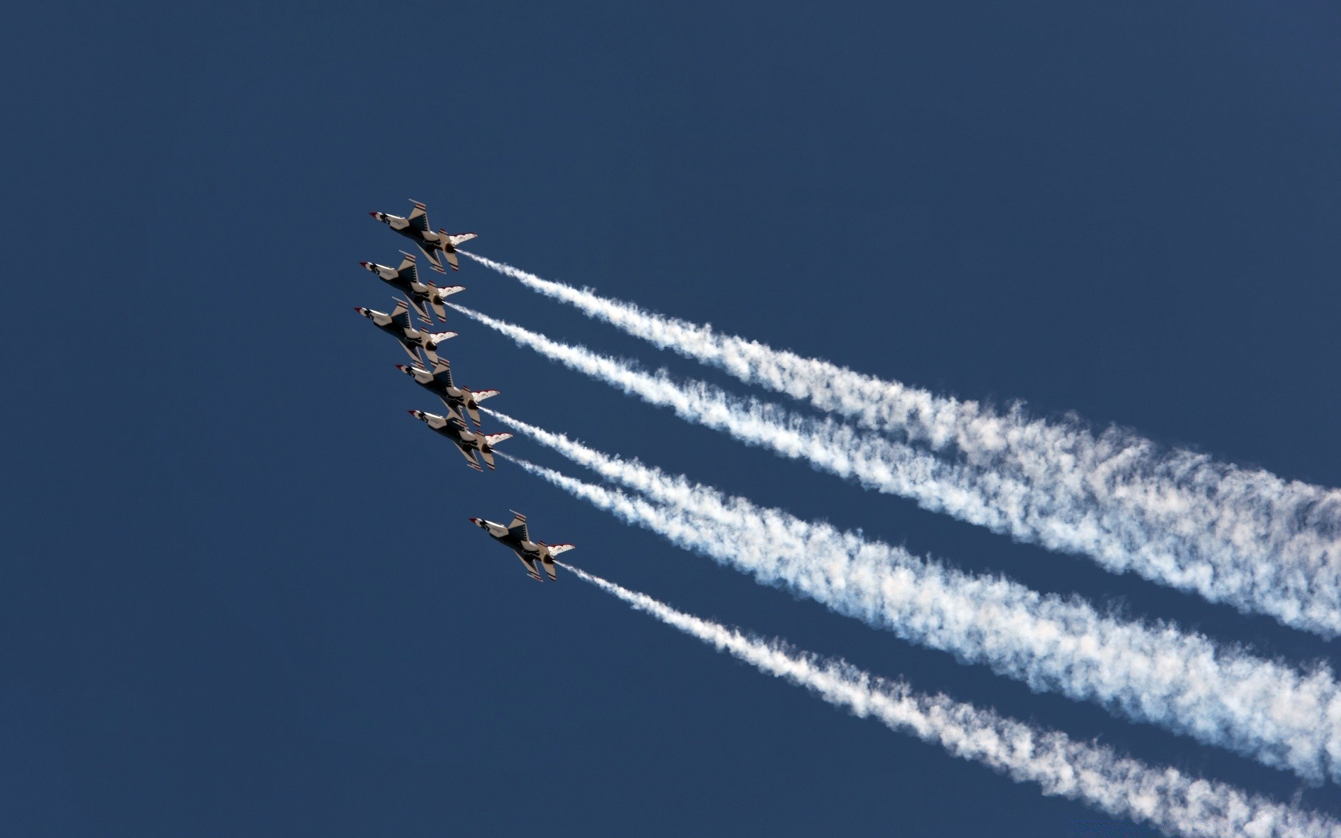 aviazione aereo aereo aereo volo militare volare precisione combattente formazione geologica fumo velocità cielo ala aria forza auto veloce guerra