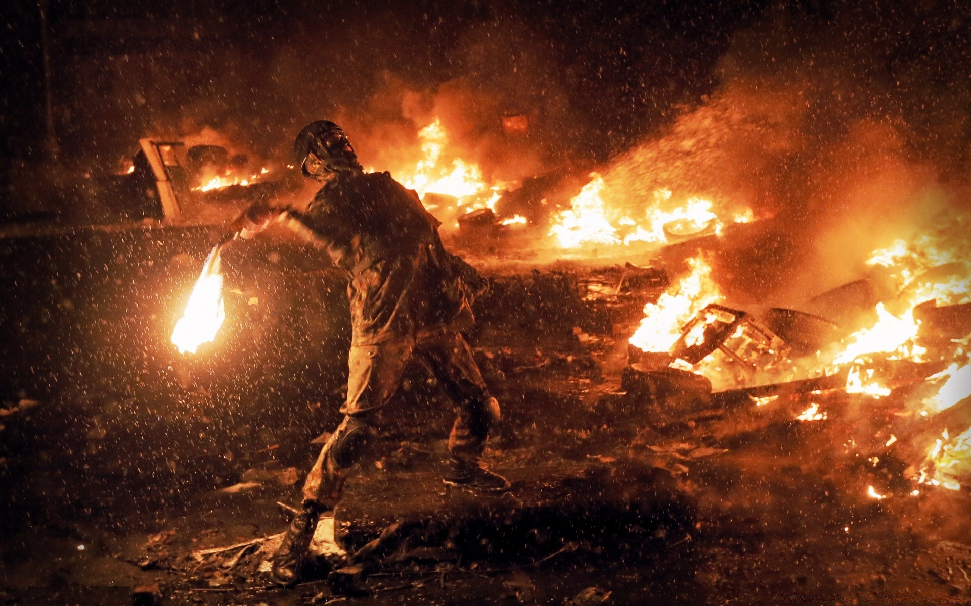 infantaria chama fumaça queimado calor quente perigo queimar desastre festival inflamar energia explosão fogueira tocha combustível