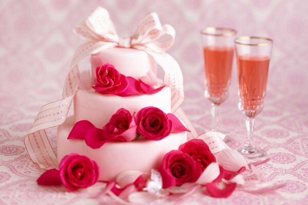 Праздник бокалы торт шампанское розы вино тортик