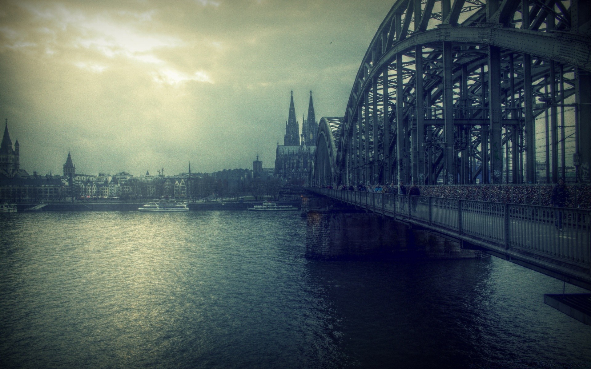 jahrgang brücke wasser fluss architektur stadt reisen reflexion transportsystem haus städtisch himmel auto licht sonnenuntergang abend