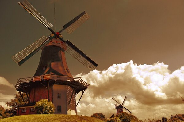 Mühlen und der Himmel. Der Wind. Landschaft