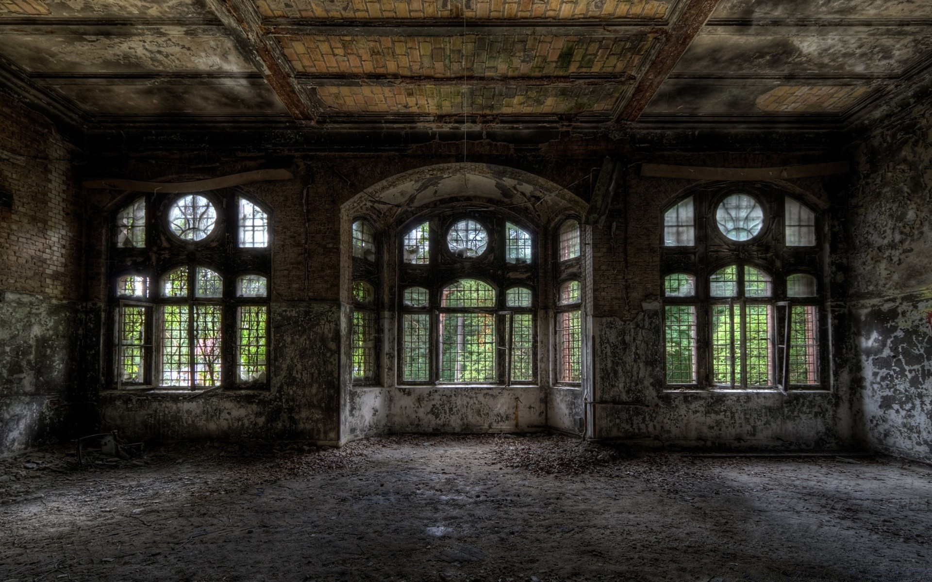 vintage abandonado arquitectura antiguo casa ventanas casa espeluznante casa decaimiento interior incompleto luz