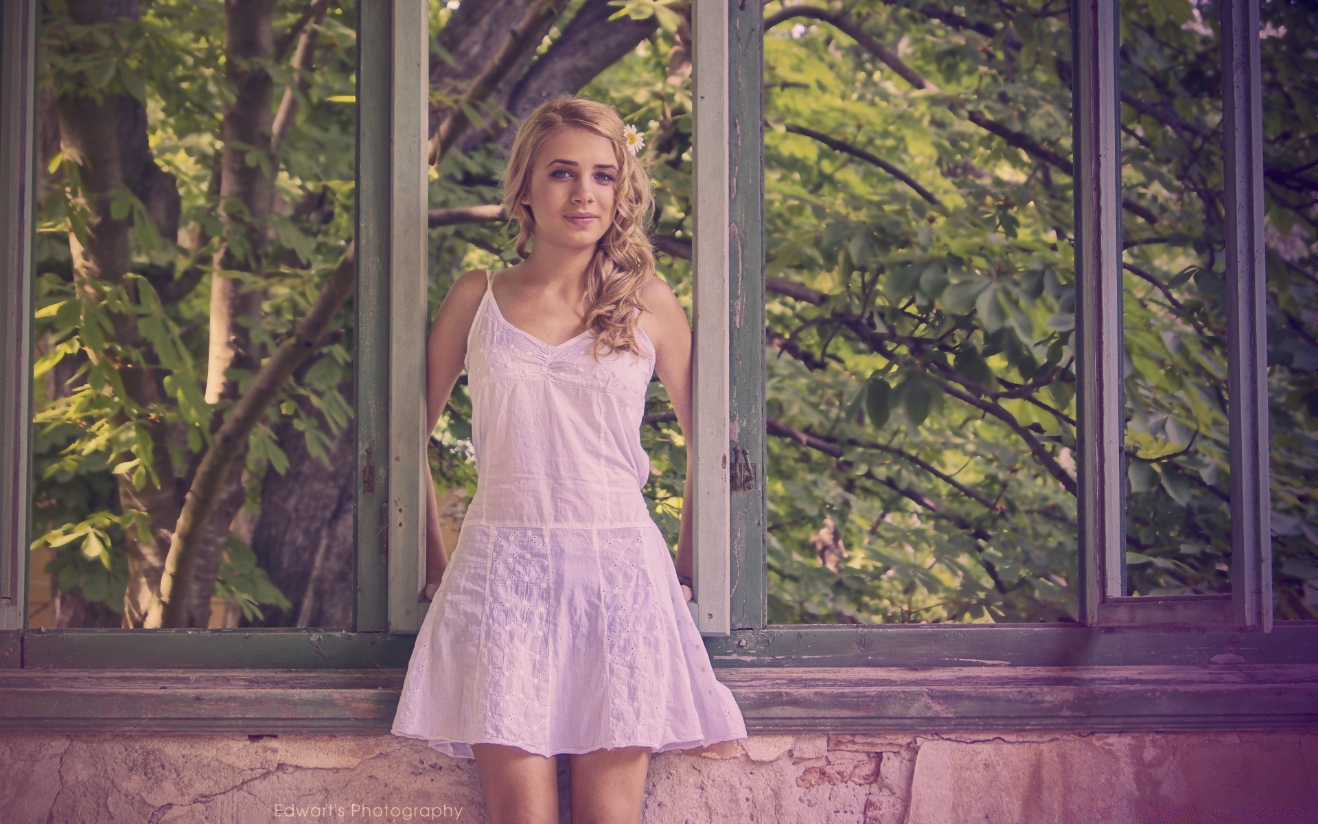 vintage mujer chica adulto solo vestido hermoso al aire libre ventana verano