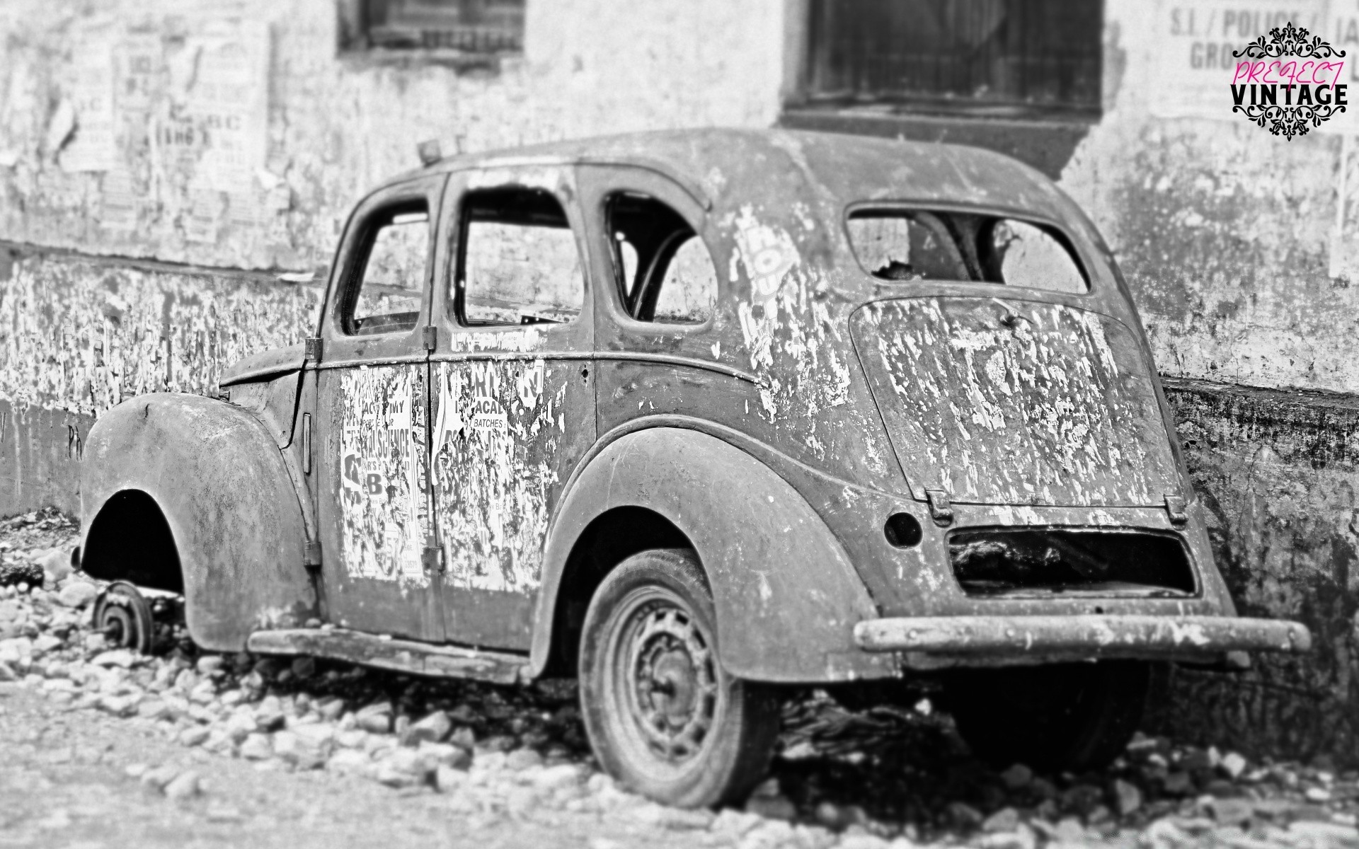 vintage car transportation system vehicle outdoors nostalgia horizontal retro abandoned monochrome broken old