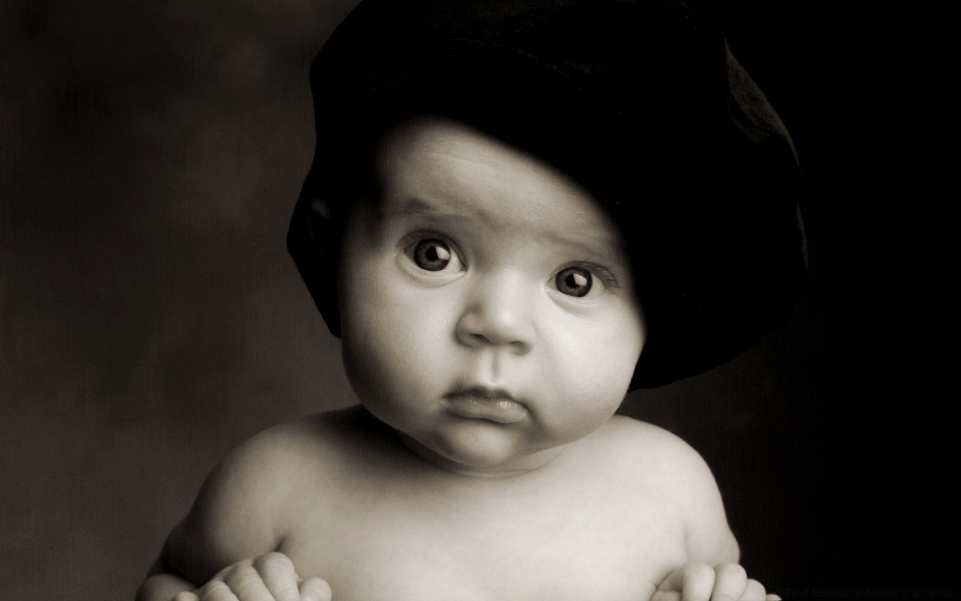 vintage portrait enfant monochrome garçon enfant fille nu unique nouveau-né visage noir et blanc sépia expression faciale oeil