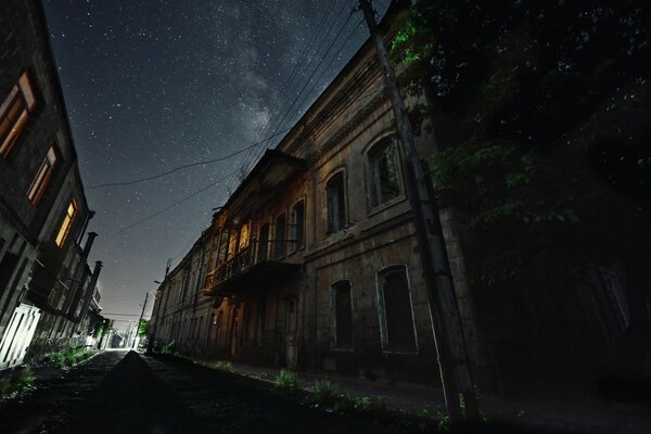 Belleza espacial en una calle de la ciudad