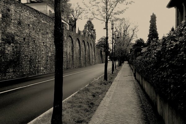 Image de bureau route sur le trottoir