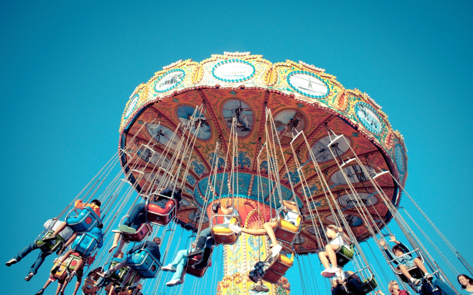 vintage diversión entretenimiento festival carnaval carrusel viajes excitación circo arte cielo escultura patio de recreo turismo al aire libre religión