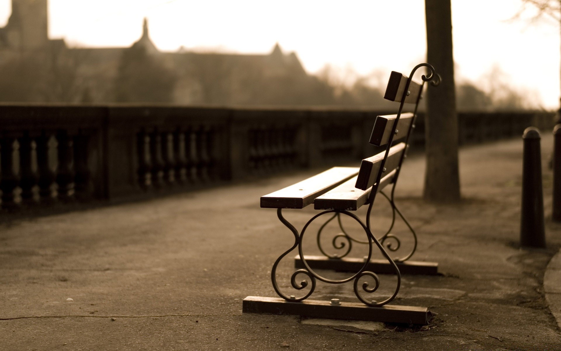 vintage monochrome banc chaise siège rue coucher de soleil à l extérieur ombre vieux bois soleil