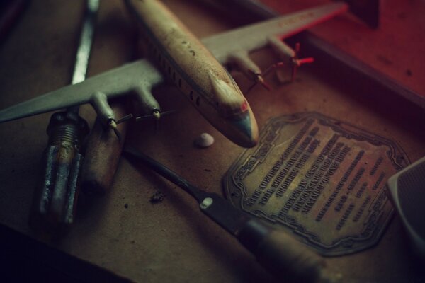 The green plane and the old book