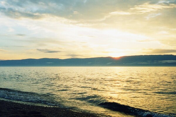 Mer profonde et coucher de soleil