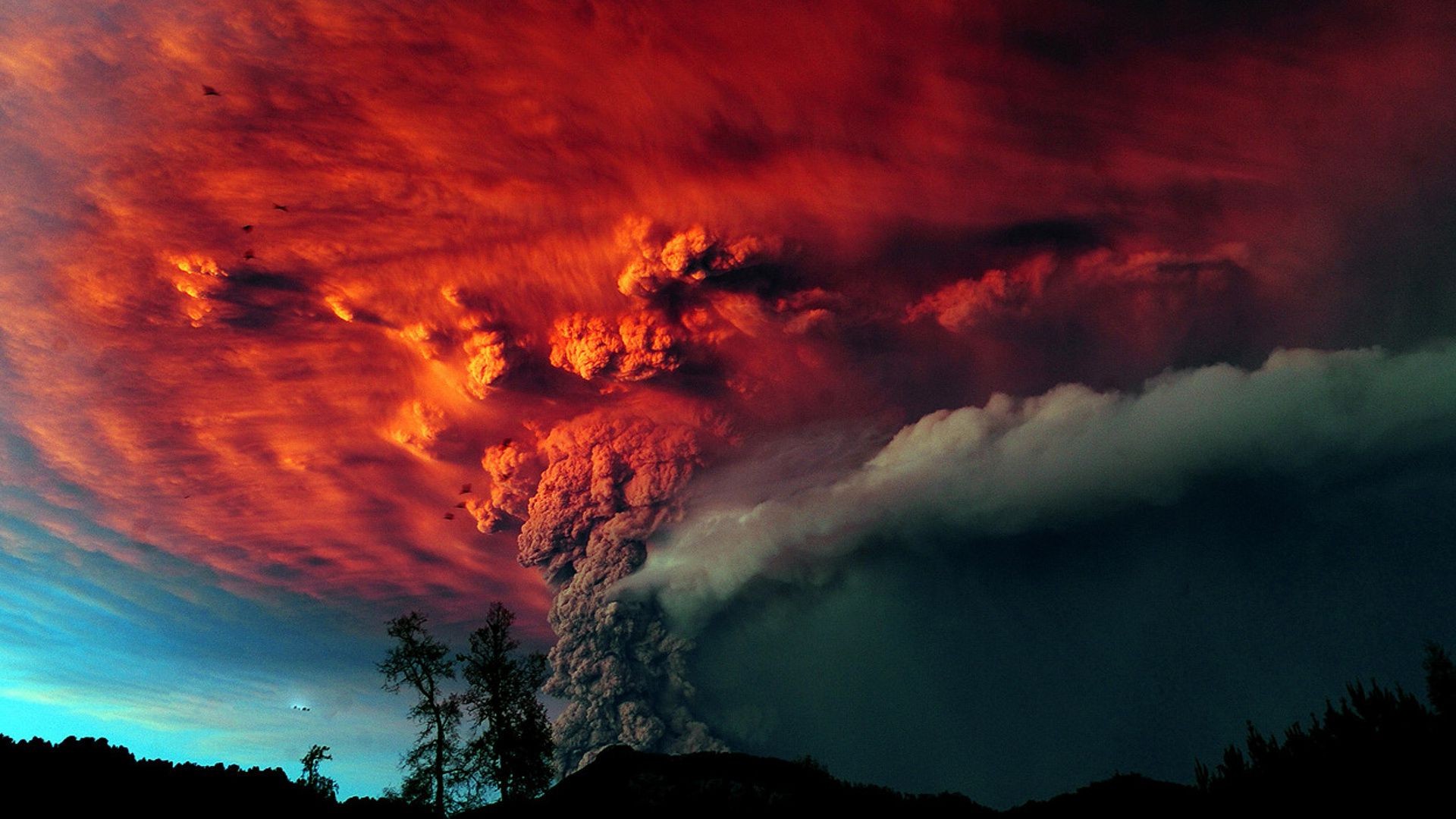 volcan coucher de soleil paysage soir aube ciel tempête météo en plein air nature lumière crépuscule intensité lumière du jour soleil dramatique beau temps scénique volcan