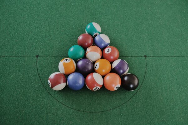 Boules de billard sur la table de billard