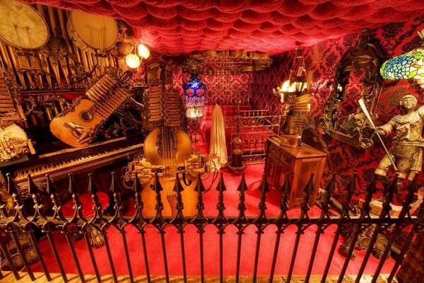 Red room with traditional gold