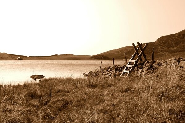 Foto antigua de un lago tranquilo