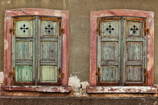 Vintage windows on a concrete wall