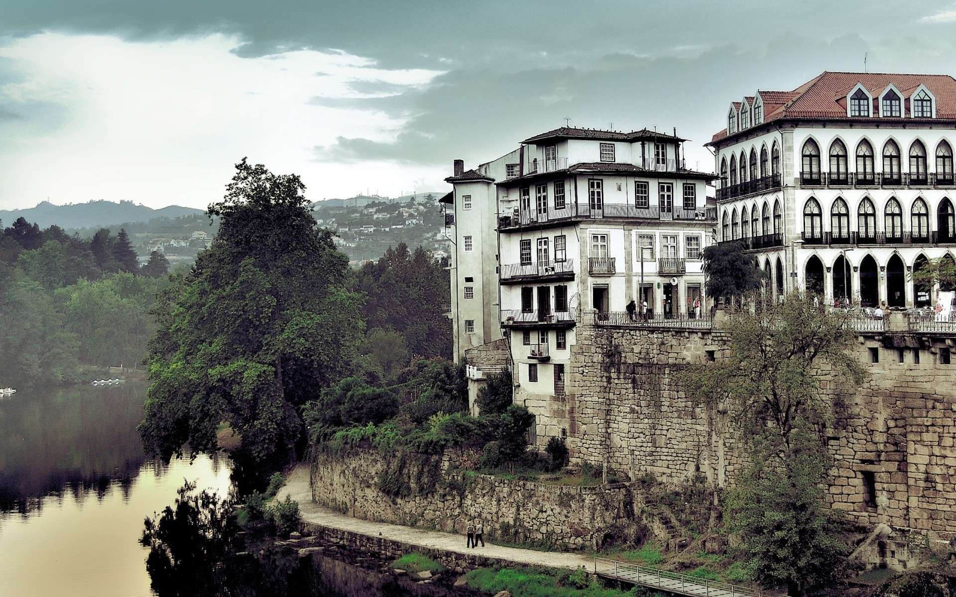 vintage arquitetura viajar velho casa castelo antigo casa ao ar livre rio turismo céu gótico cidade histórico árvore atração turística água