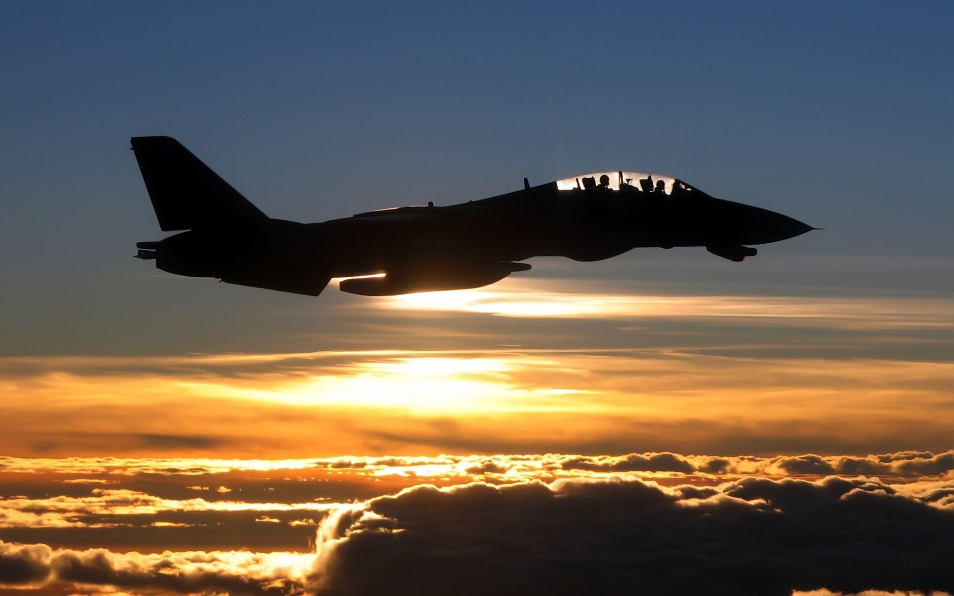 航空 飞机 日落 飞机 天空 黎明 旅行 剪影 晚上 照明 飞行 军事 黄昏 太阳 机场 景观