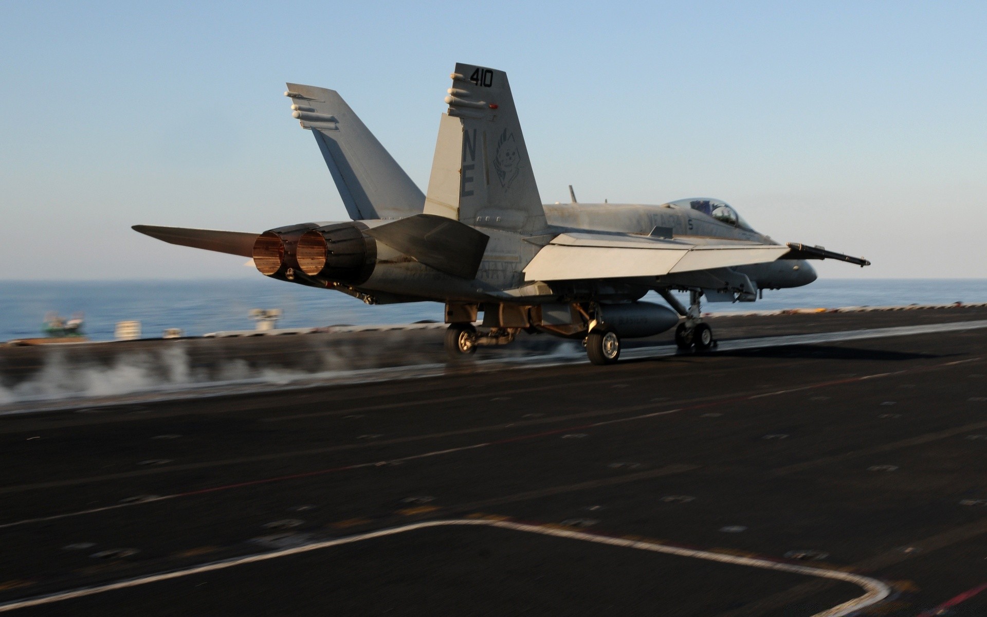 aviazione aereo aereo militare aeroporto auto sistema di trasporto air force marina aereo volo volare viaggi cielo guerra