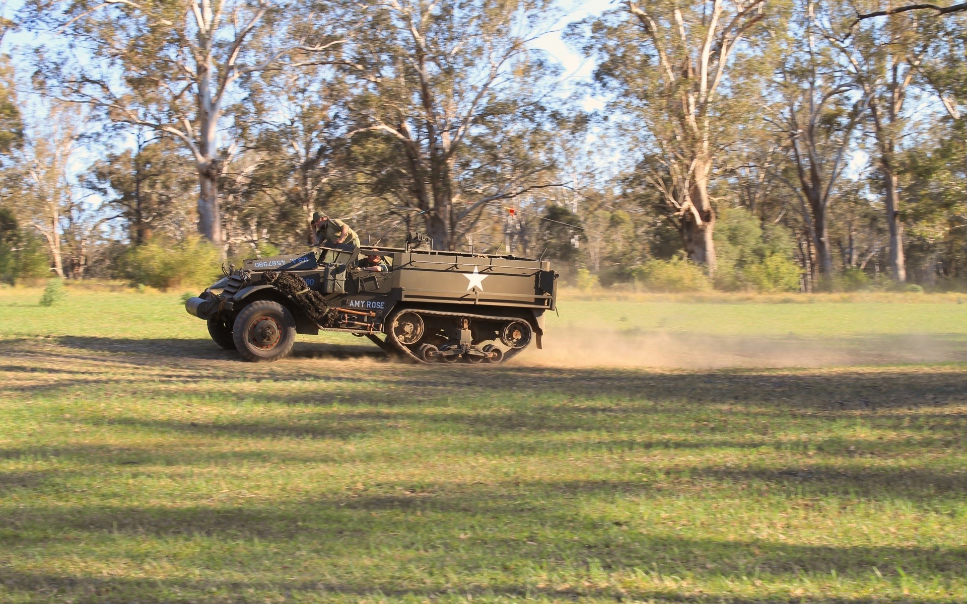 armas y ejército coche ejército militar guerra vintage máquina sistema de transporte arma pistola tanque combate hierba tractor campo soldado