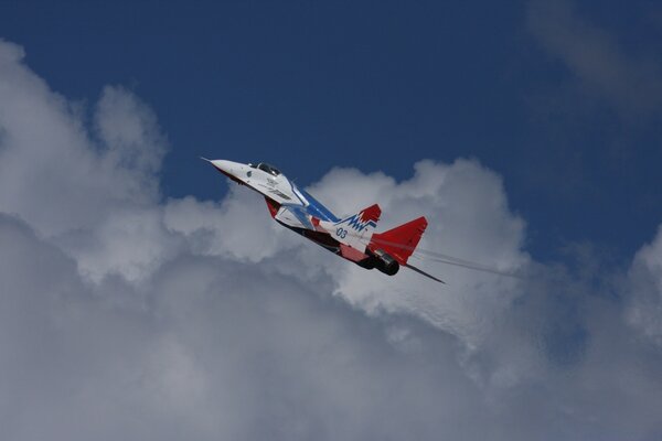 Avión en el cielo. Otro vuelo