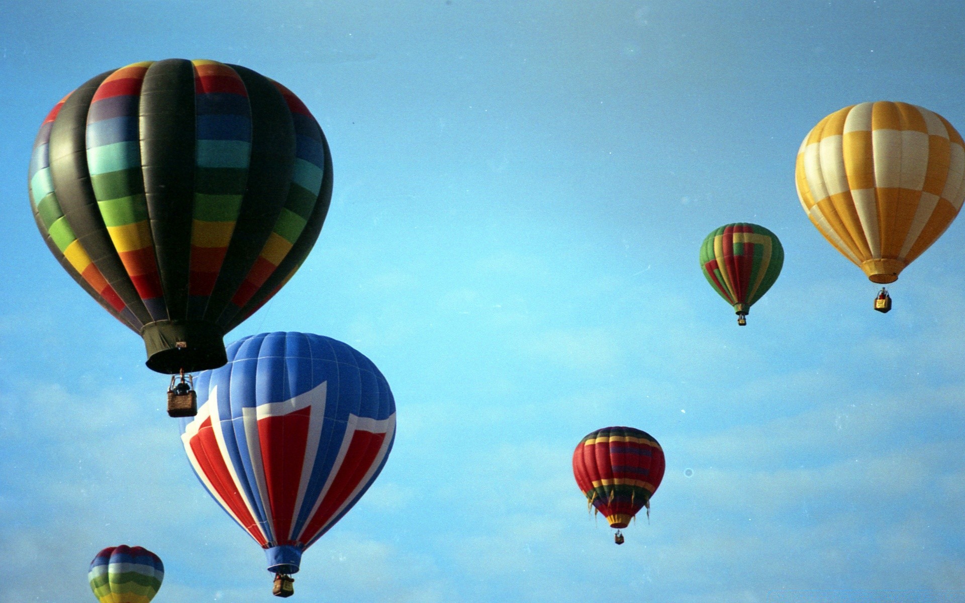 jahrgang ballon heiß-ballon luftschiff helium abenteuer schwimmen luft steigen transportsystem fallschirm flugzeug urlaub luft flug himmel levitation fliegen urlaub reisen