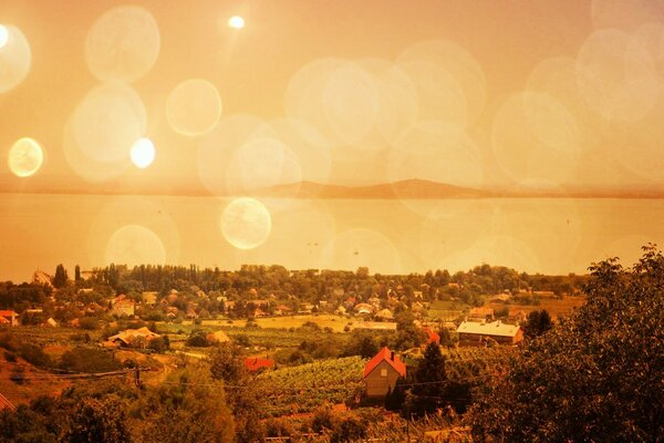 Vintage-Foto der Landschaft des Dorfes bei Sonnenuntergang