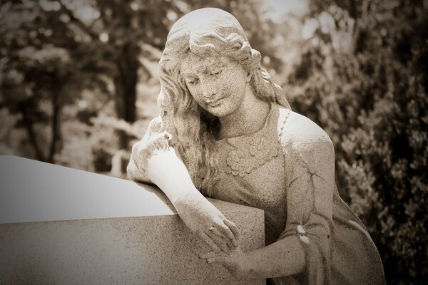 Portrait Vintage avec statue de la vierge triste