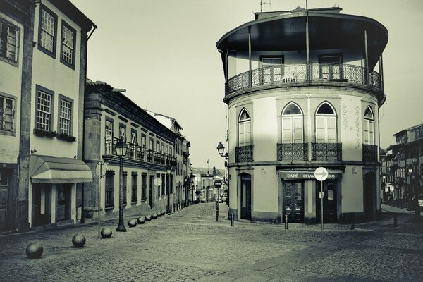 A walk among the gray streets