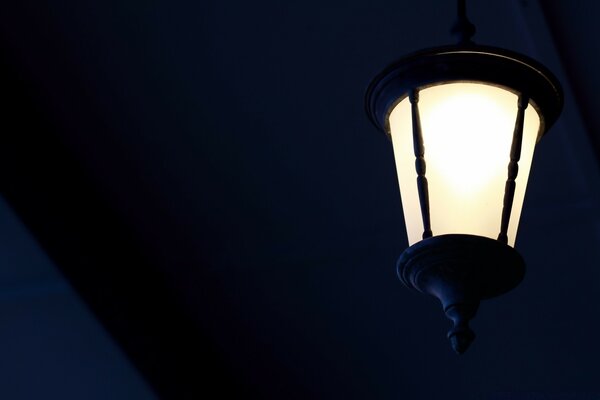 An old street lamp in the dark