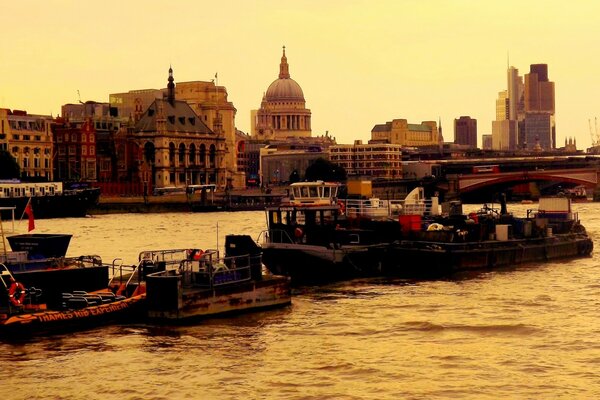 Vintage Wasserarchitektur und Flussreisen