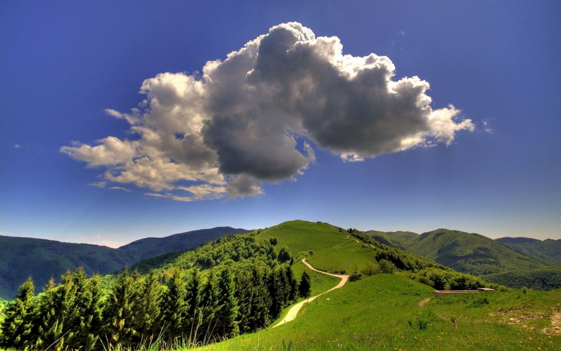 colinas paisaje montañas cielo viajes naturaleza al aire libre árbol colina madera verano luz del día buen tiempo hierba escénico valle