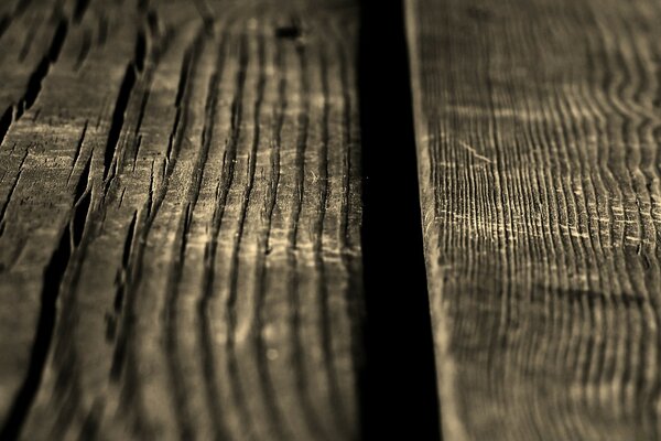 Plancher de bois fissuré dans les planchers