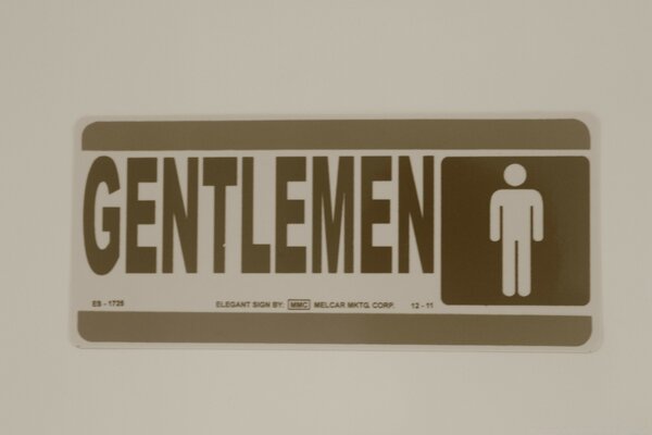 Accès aux toilettes pour hommes